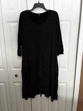 Comfy USA Black with White Pinstripe V-Neck Long Sleeve Dress